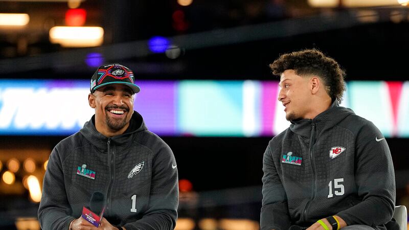 Kansas City Chiefs quarterback Patrick Mahomes, right, and Philadelphia Eagles quarterback...