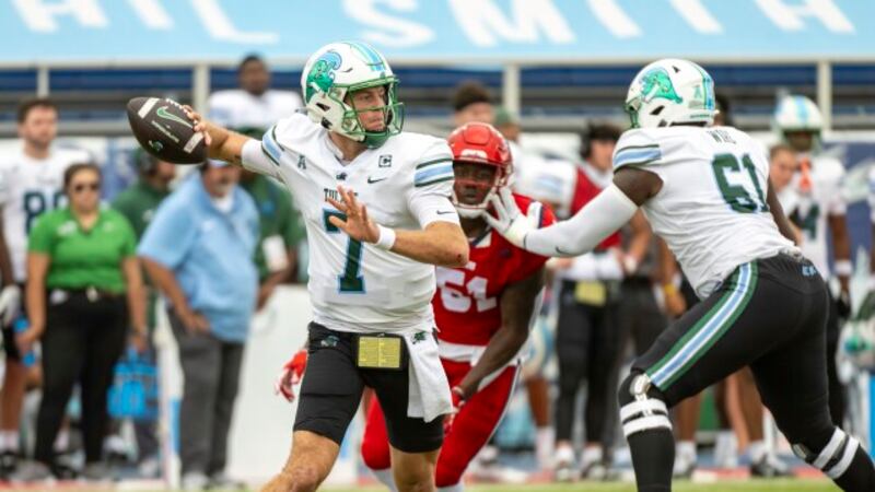 Tulane quarterback Michael Pratt (7) throws the ball during the first half of an NCAA football...